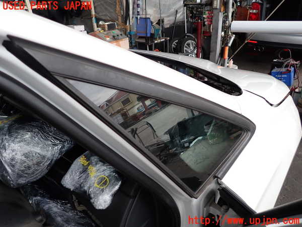 2UPJ-34061200]BMW 218d グランツアラー(2E20)(F46)右フロント三角窓ガラス 中古(43R-001735 M540)_m0003.jpg