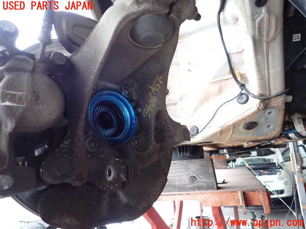 2UPJ-34064290]BMW 218d グランツアラー(2E20)(F46)右フロントナックルハブ 中古_m0002.jpg