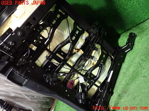 2UPJ-34067175]BMW 218d グランツアラー(2E20)(F46)左2列目シート 中古_m0004.jpg