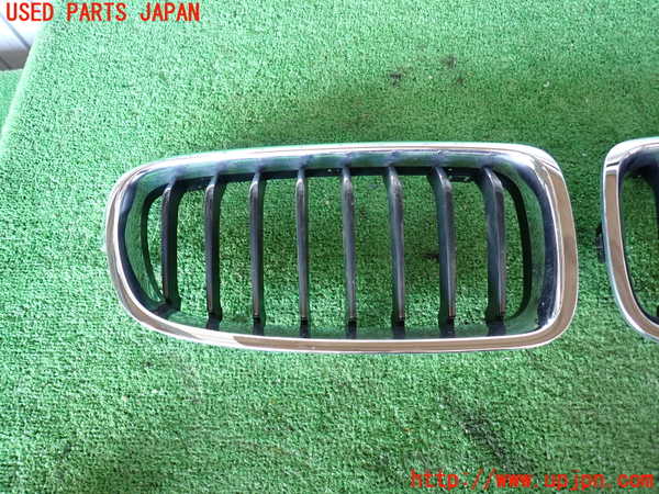 2UPJ-34081050]BMW 320d(8C20)(F30)ラジエターグリル 中古_m0003.jpg