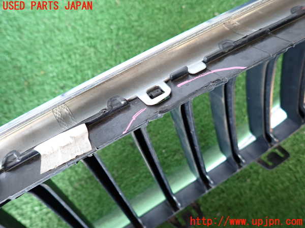 2UPJ-34081050]BMW 320d(8C20)(F30)ラジエターグリル 中古_m0004.jpg