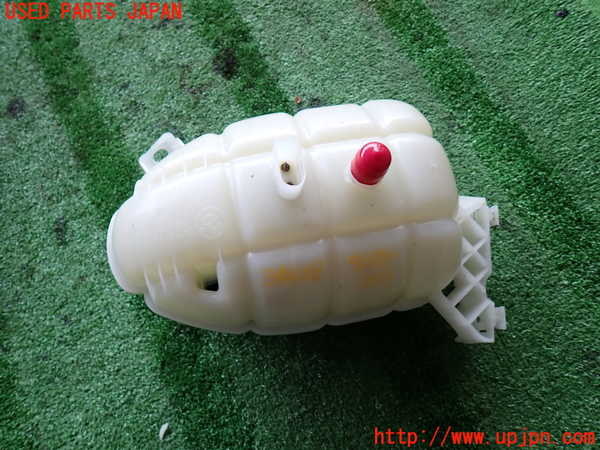 2UPJ-34082410]BMW 320d(8C20)(F30)ラジエータータンク 中古_m0002.jpg