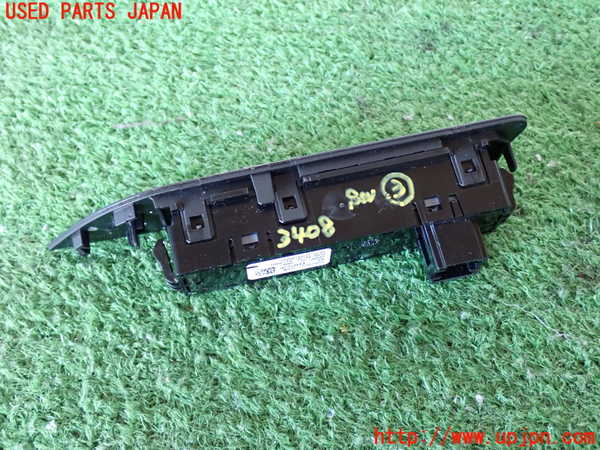 2UPJ-34086308]BMW 320d(8C20)(F30)スイッチ3 (トラクションコントロールOFF、走行モード切替、ソナー他) 中古_m0002.jpg