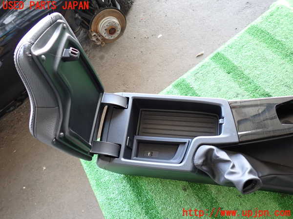 2UPJ-34087540]BMW 320d(8C20)(F30)センターコンソール 中古_m0003.jpg