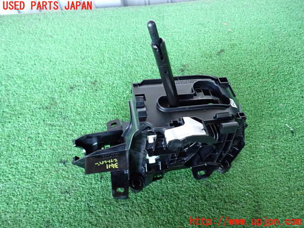 2UPJ-34117555]カローラ クロス ハイブリッド(ZVG16)ATシフトレバー 中古_m0002.jpg