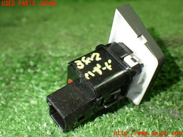 1UPJ-34126290]シボレー・キャプティバ(型式不明)ハザードスイッチ 中古_m0002.jpg