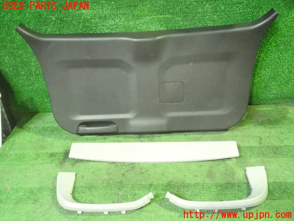 1UPJ-34121578]シボレー・キャプティバ(型式不明)バックドア内張り 中古_m0001.jpg