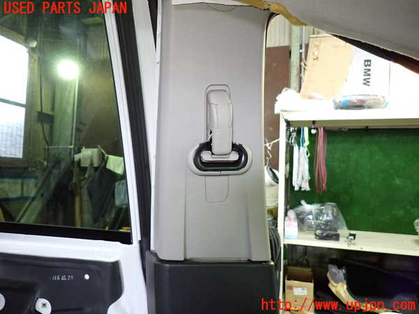 1UPJ-34127670]シボレー・キャプティバ(型式不明)左センターピラートリム 中古_m0002.jpg