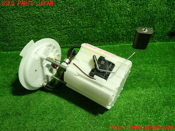 5UPJ-34152510]ベンツ CLA180 C117(117342)燃料ポンプ 中古_m0003.jpg