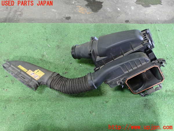 5UPJ-34152560]ベンツ CLA180 C117(117342)エアクリーナーボックス 中古_m0001.jpg