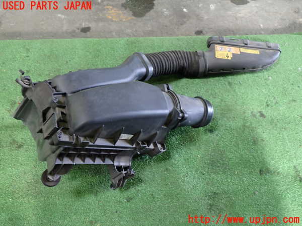 5UPJ-34152560]ベンツ CLA180 C117(117342)エアクリーナーボックス 中古_m0003.jpg