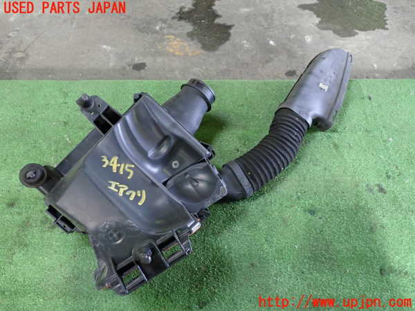 5UPJ-34152560]ベンツ CLA180 C117(117342)エアクリーナーボックス 中古_m0004.jpg