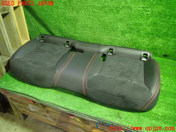 1UPJ-34157385]ベンツ CLA180 C117(117342)リアシート 中古_m0004.jpg