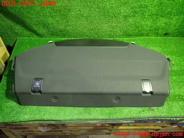 1UPJ-34157761]ベンツ CLA180 C117(117342)トノカバー1 中古_m0001.jpg