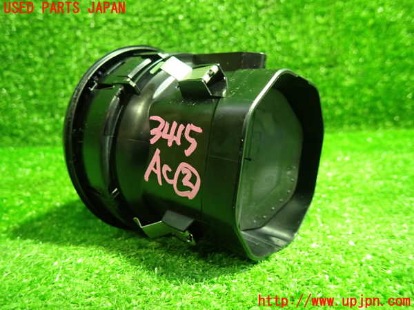 1UPJ-34157527]ベンツ CLA180 C117(117342)エアコン吹き出し口2 中古_m0003.jpg