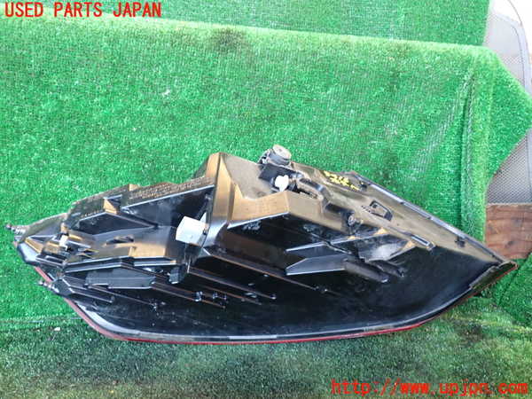 1UPJ-34161530]アウディ・TT クーペ(FVCHH)右テールランプ 中古_m0002.jpg