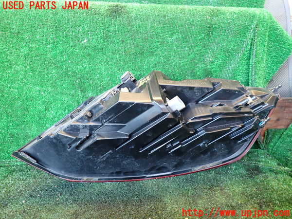 1UPJ-34161536]アウディ・TT クーペ(FVCHH)左テールランプ 中古_m0002.jpg