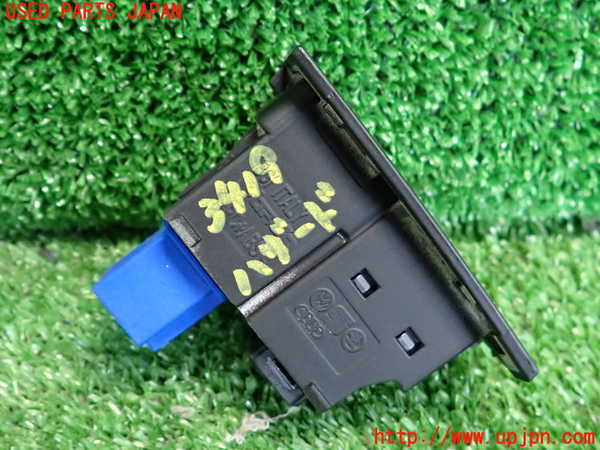 2UPJ-34196290]VW ゴルフ(AUCJZ)ハザードスイッチ 中古_m0003.jpg