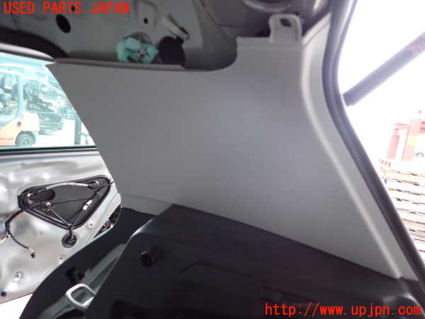 2UPJ-34197675]VW ゴルフ(AUCJZ)右リアピラートリム 中古_m0002.jpg