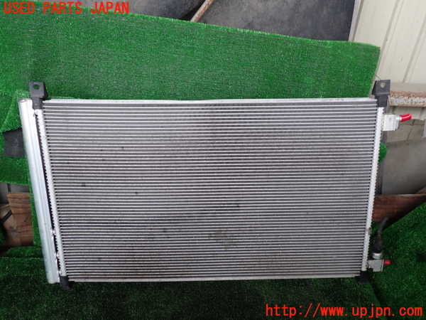 5UPJ-34256031]セレナ(GFC27)エアコンコンデンサー1 中古_m0002.jpg