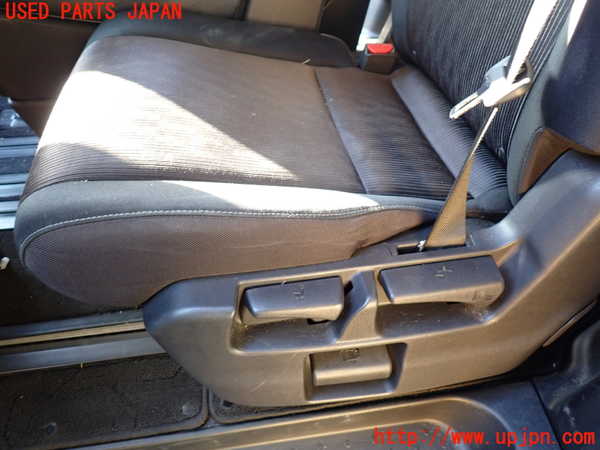 1UPJ-34257175]セレナ(GFC27)左2列目シート 中古_m0004.jpg
