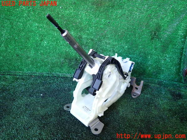1UPJ-34257555]セレナ(GFC27)ATシフトレバー 中古_m0001.jpg