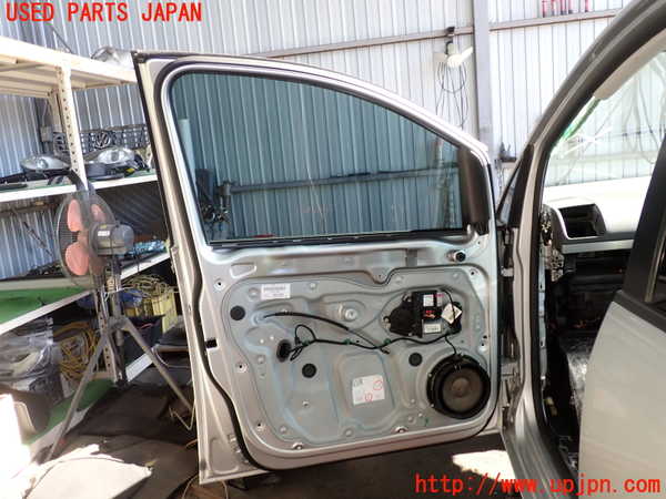 2UPJ-34301260]VW ゴルフ トゥーラン(1TBLG)左前ドア 中古 PILKINGTON M3236 43R-001582_m0004.jpg