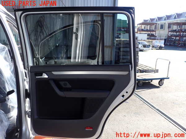 2UPJ-34301290]VW ゴルフ トゥーラン(1TBLG)右後ドア 中古 PILKINGTON M5532 43R-001595_m0004.jpg
