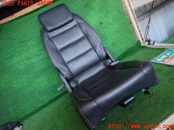 2UPJ-34307145]VW ゴルフ トゥーラン(1TBLG)右2列目シート 中古_m0001.jpg