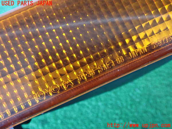 2UPJ-34321162]ランクル80系(FZJ80G)左ウィンカーレンズ 中古_m0002.jpg