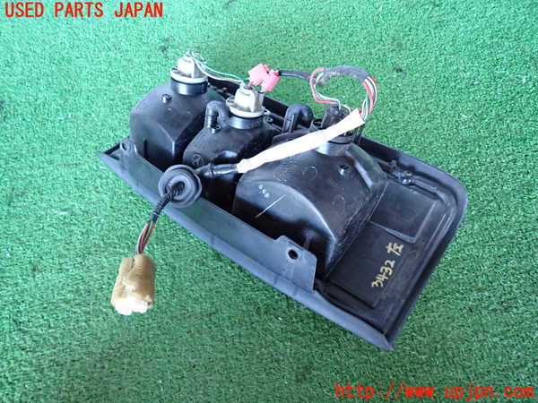 2UPJ-34321536]ランクル80系(FZJ80G)左テールランプ 中古_m0004.jpg