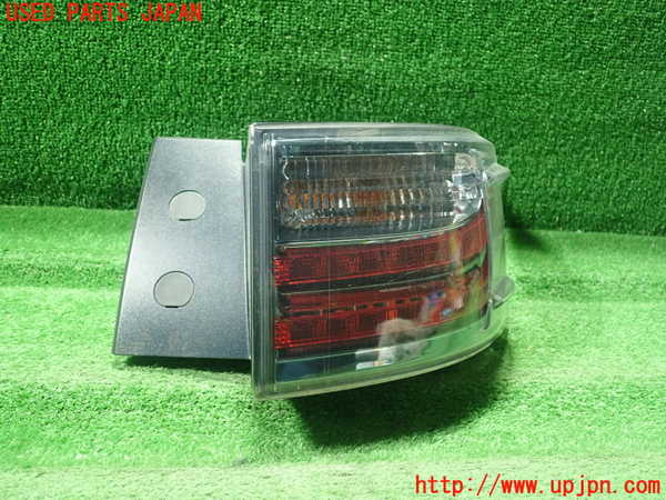 5UPJ-34331530]レクサス・CT200h(ZWA10)右テールランプ 中古_m0001.jpg