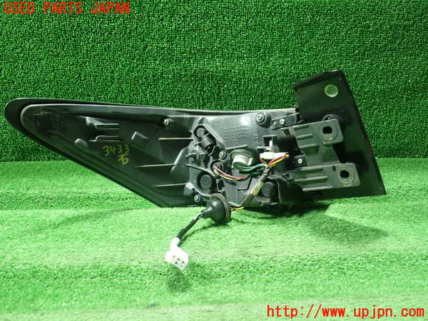 5UPJ-34331530]レクサス・CT200h(ZWA10)右テールランプ 中古_m0003.jpg