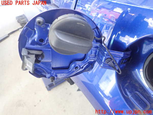 5UPJ-34331690]レクサス・CT200h(ZWA10)フューエルリッド 中古_m0002.jpg