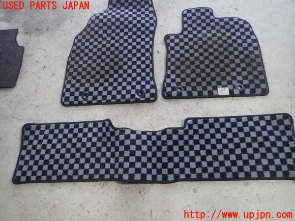 1UPJ-34337800]レクサス・CT200h(ZWA10)フロアマット 中古_m0001.jpg