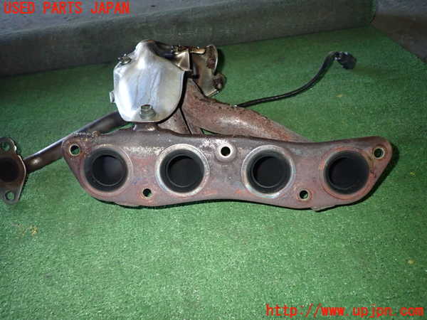 1UPJ-34392041]エスクァイアハイブリッド(ZWR80G)エキマニ1 触媒 マニバーター　中古_m0003.jpg