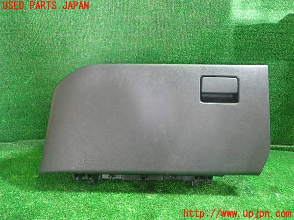 5UPJ-34397516]エスクァイアハイブリッド(ZWR80G)グローブボックス1 中古_m0001.jpg