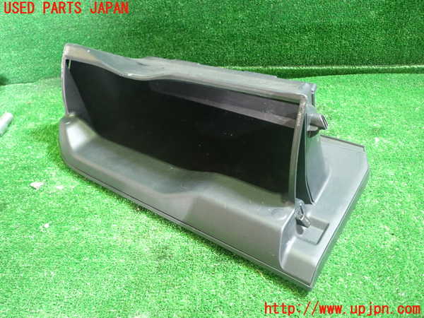 5UPJ-34397516]エスクァイアハイブリッド(ZWR80G)グローブボックス1 中古_m0003.jpg