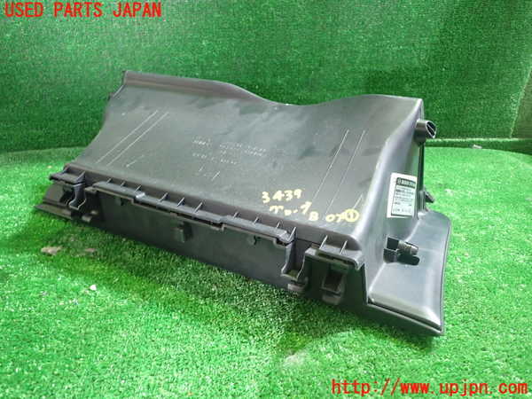 5UPJ-34397516]エスクァイアハイブリッド(ZWR80G)グローブボックス1 中古_m0004.jpg