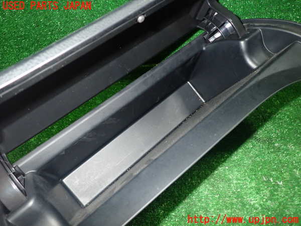 5UPJ-34397517]エスクァイアハイブリッド(ZWR80G)グローブボックス2 中古_m0004.jpg