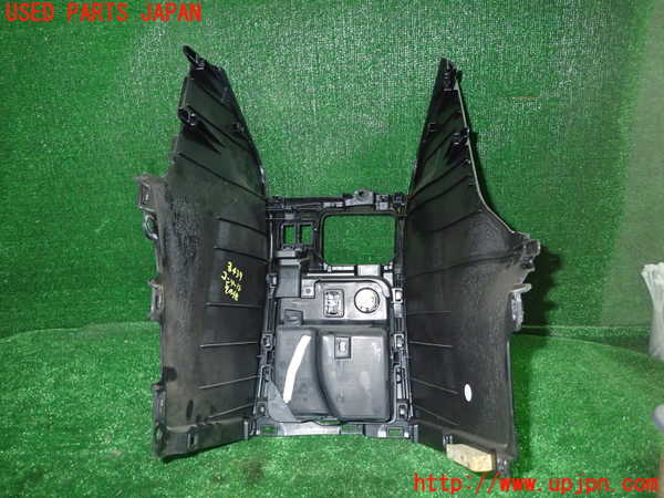 5UPJ-34397549]エスクァイアハイブリッド(ZWR80G)コンソール 中古_m0004.jpg