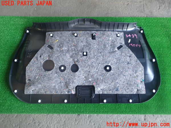 1UPJ-34391578]エスクァイアハイブリッド(ZWR80G)バックドア内張り 中古_m0004.jpg