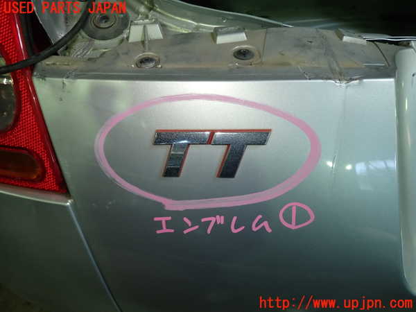 1UPJ-34401631]アウディ・TT ロードスター(8NAUQ)エンブレム1 中古_m0001.jpg