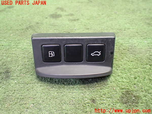 1UPJ-34406308]アウディ・TT ロードスター(8NAUQ)スイッチ3(給油口 トランク) 中古_m0001.jpg