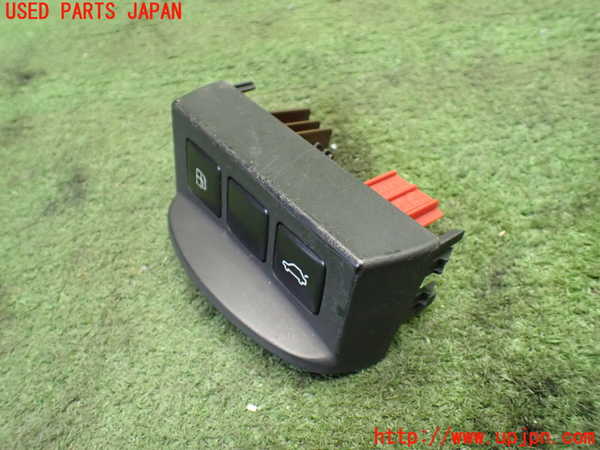 1UPJ-34406308]アウディ・TT ロードスター(8NAUQ)スイッチ3(給油口 トランク) 中古_m0002.jpg