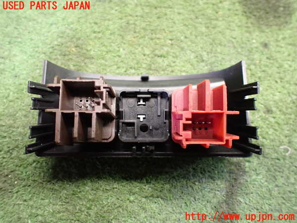 1UPJ-34406308]アウディ・TT ロードスター(8NAUQ)スイッチ3(給油口 トランク) 中古_m0004.jpg