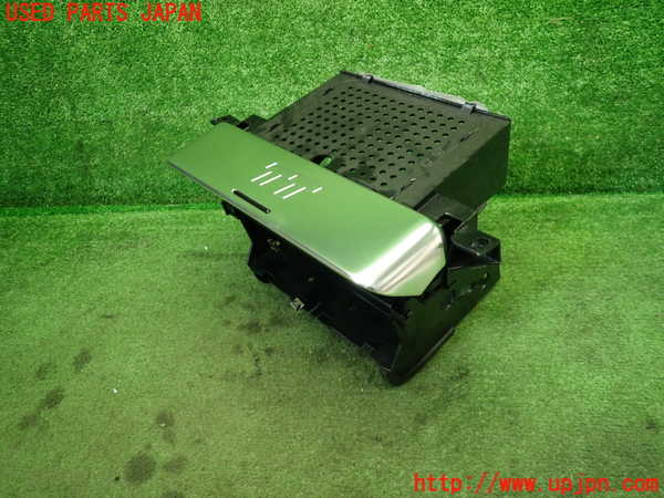 1UPJ-34407842]アウディ・TT ロードスター(8NAUQ)小物入れ2 中古_m0003.jpg