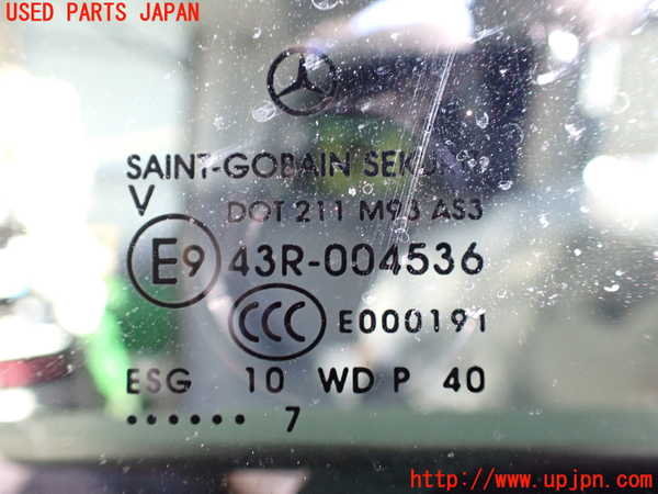 5UPJ-34411380]ベンツ V350 W639(639811C)右クォーターガラス 中古_m0003.jpg