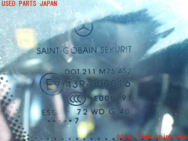 5UPJ-34411200]ベンツ V350 W639(639811C)右フロント三角窓ガラス 中古_m0002.jpg