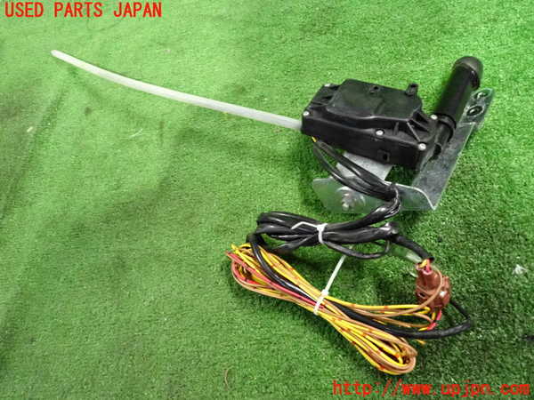 2UPJ-34421018]ベンツ C200(204048)(204)コーナーポール 中古_m0001.jpg